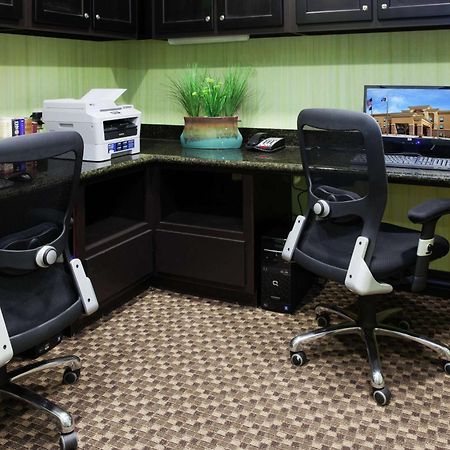 Hampton Inn & Suites Middlebury Экстерьер фото