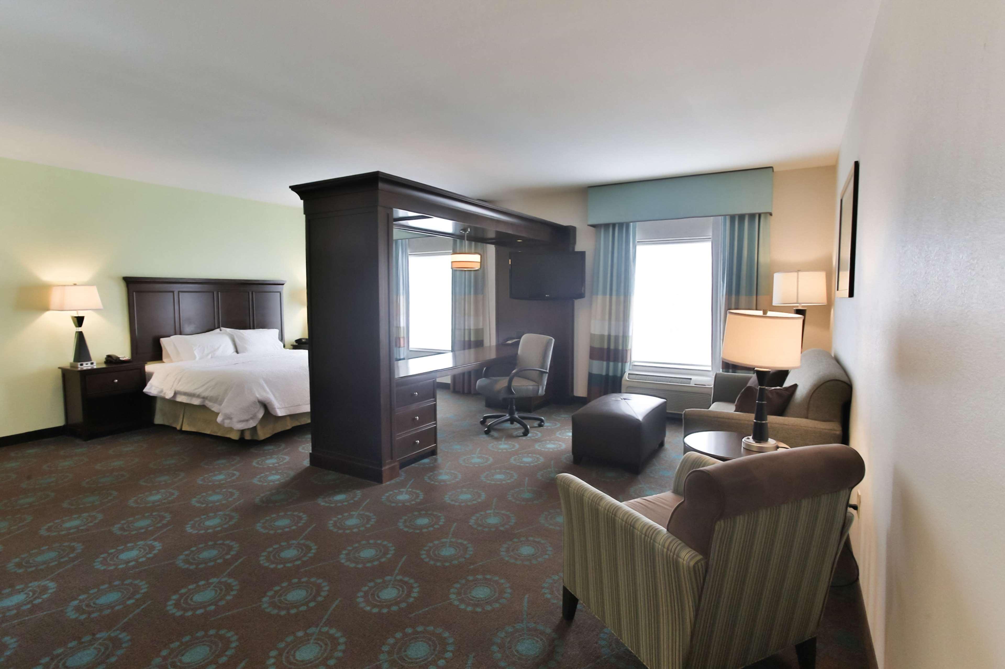 Hampton Inn & Suites Middlebury Экстерьер фото