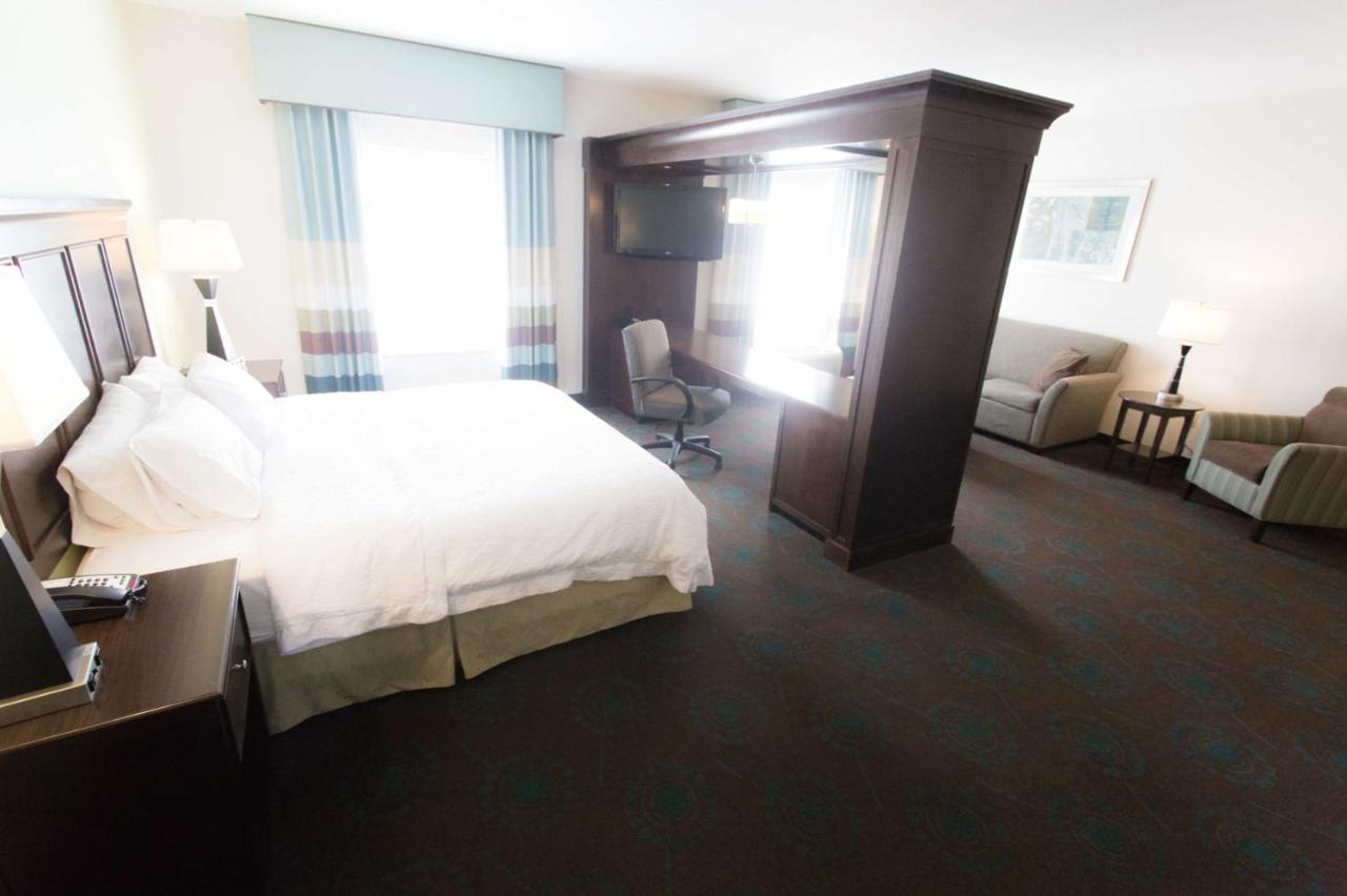 Hampton Inn & Suites Middlebury Экстерьер фото