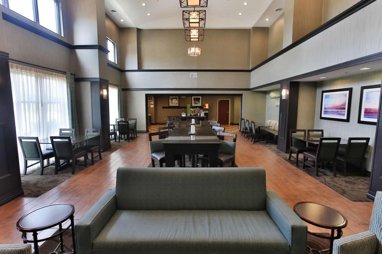 Hampton Inn & Suites Middlebury Экстерьер фото