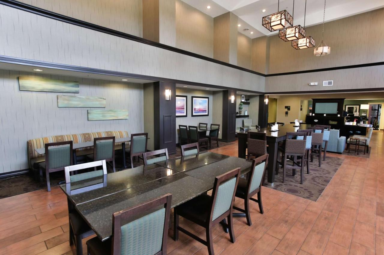 Hampton Inn & Suites Middlebury Экстерьер фото