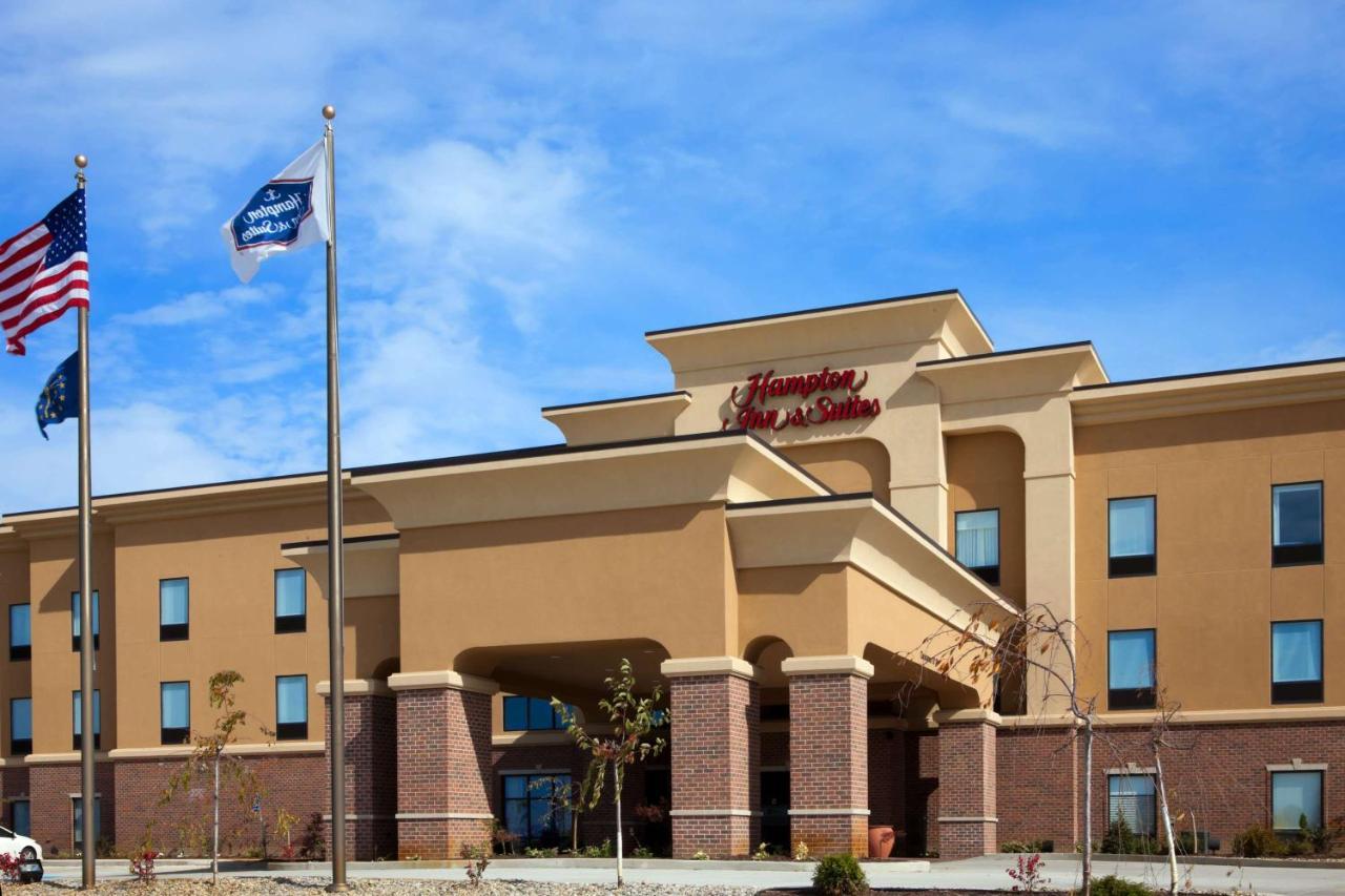 Hampton Inn & Suites Middlebury Экстерьер фото
