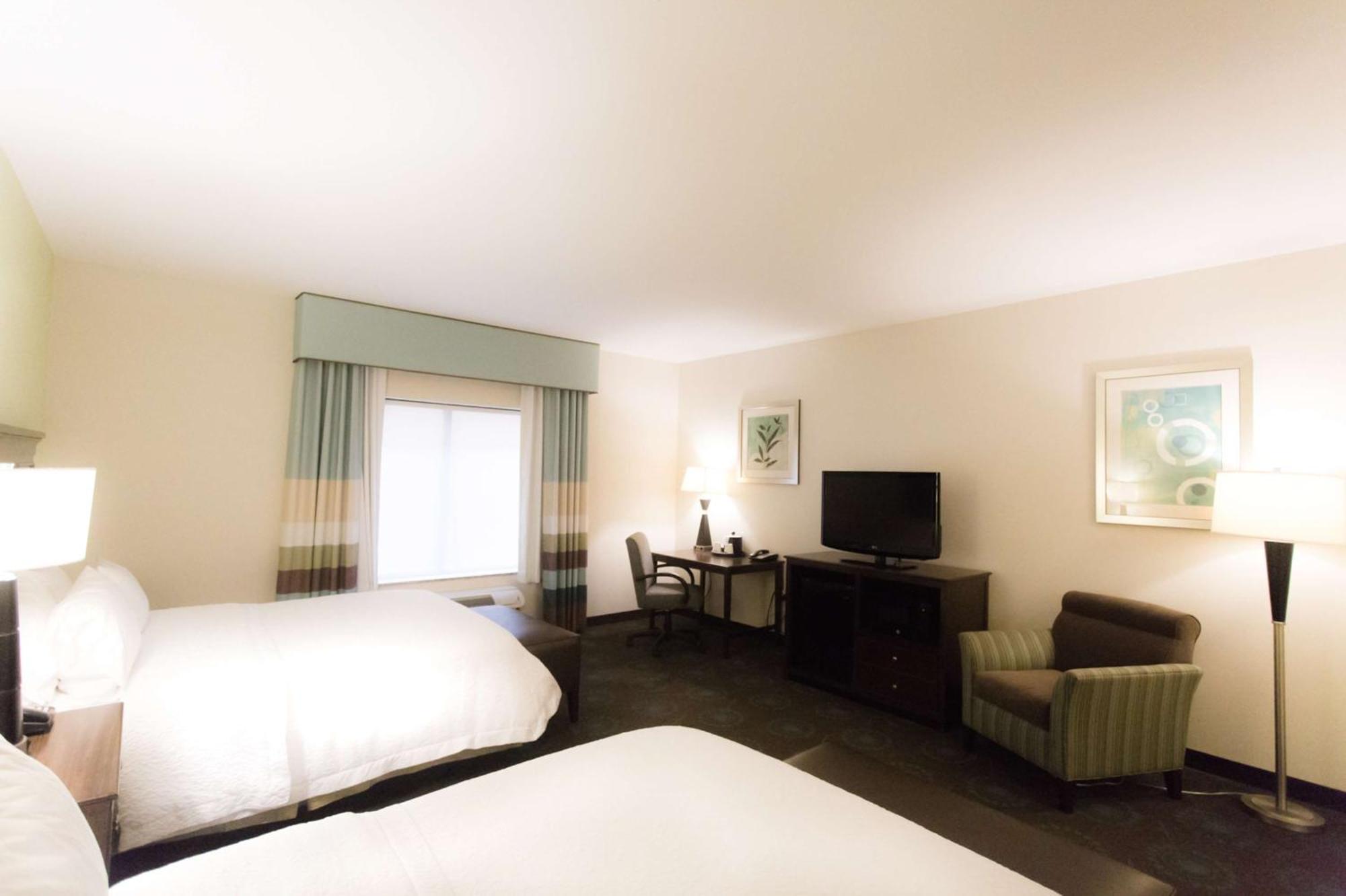 Hampton Inn & Suites Middlebury Экстерьер фото