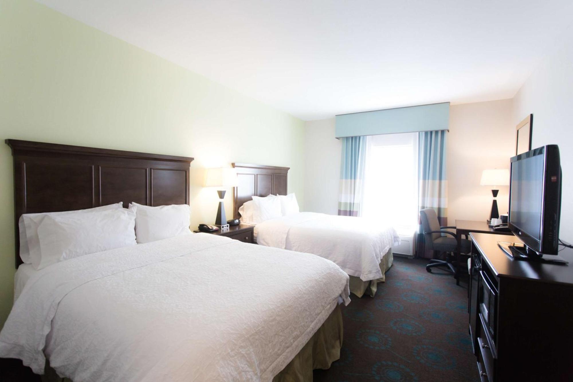 Hampton Inn & Suites Middlebury Экстерьер фото