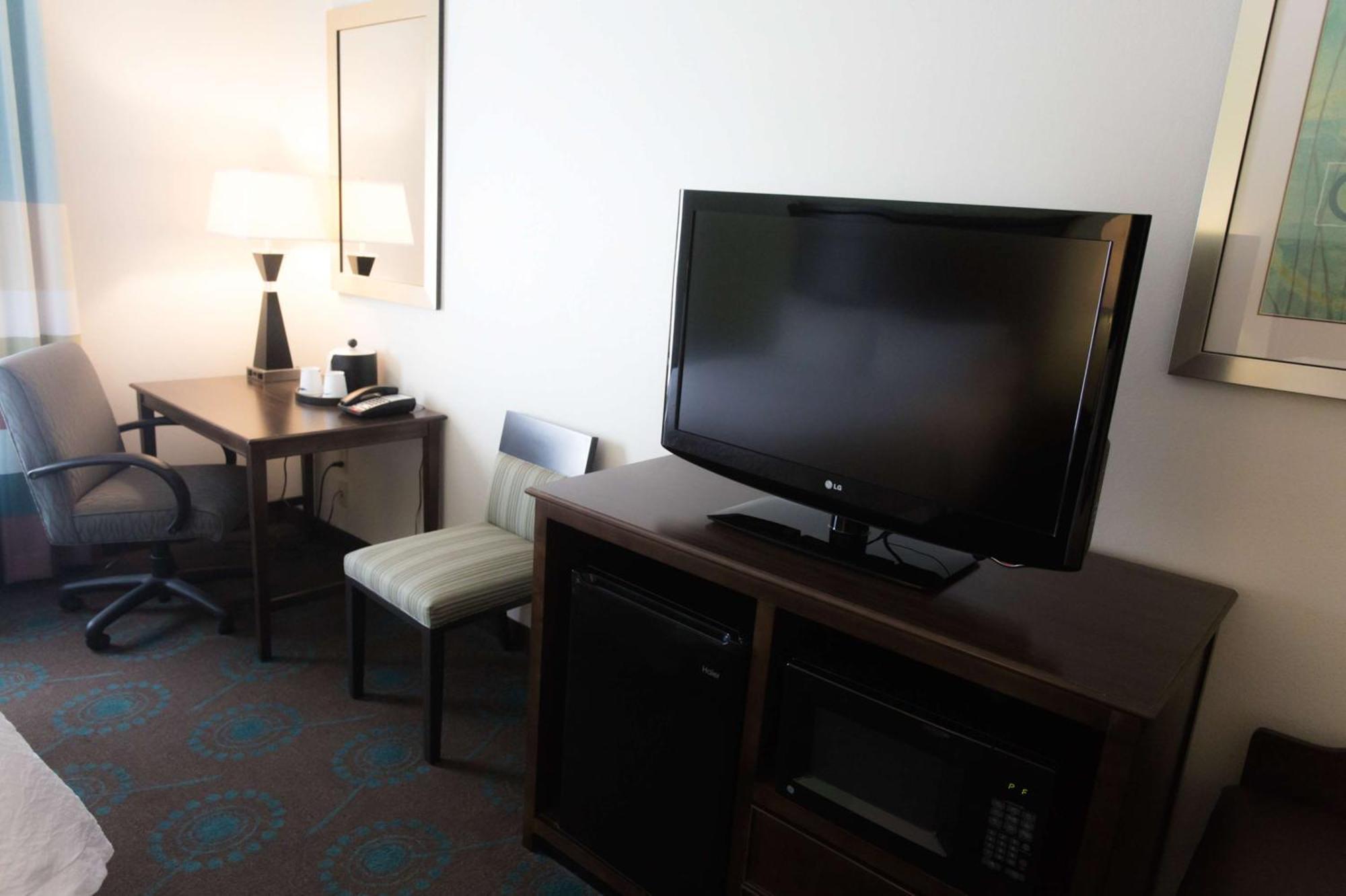 Hampton Inn & Suites Middlebury Экстерьер фото