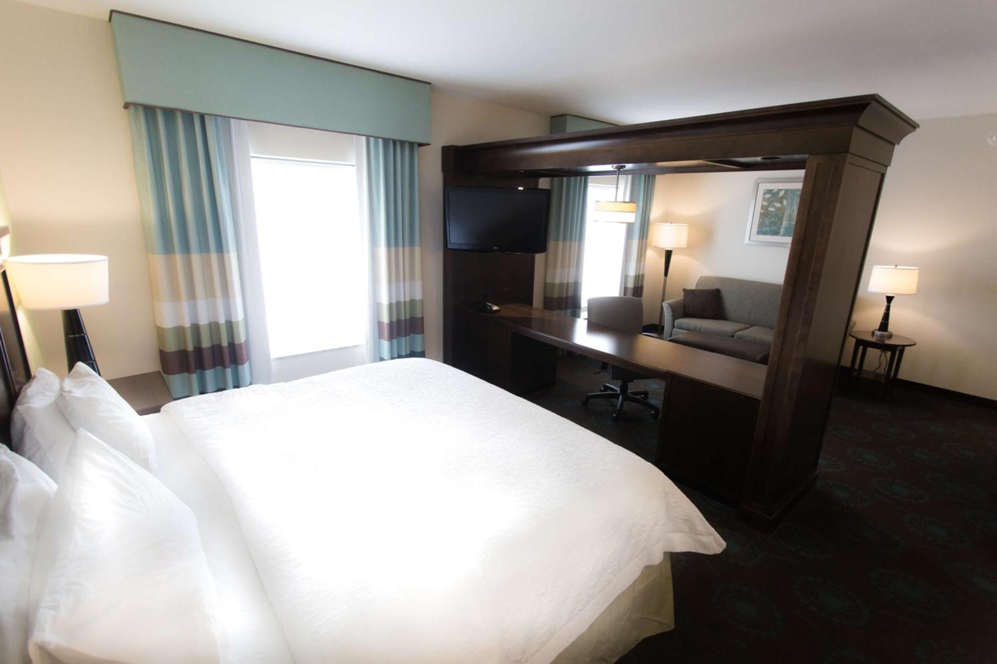 Hampton Inn & Suites Middlebury Экстерьер фото