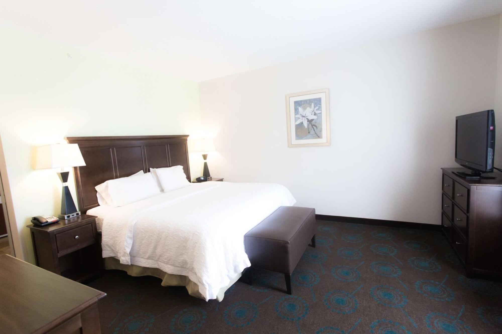 Hampton Inn & Suites Middlebury Экстерьер фото