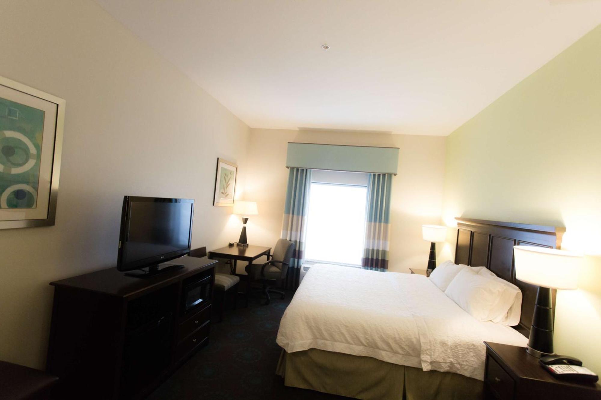 Hampton Inn & Suites Middlebury Экстерьер фото