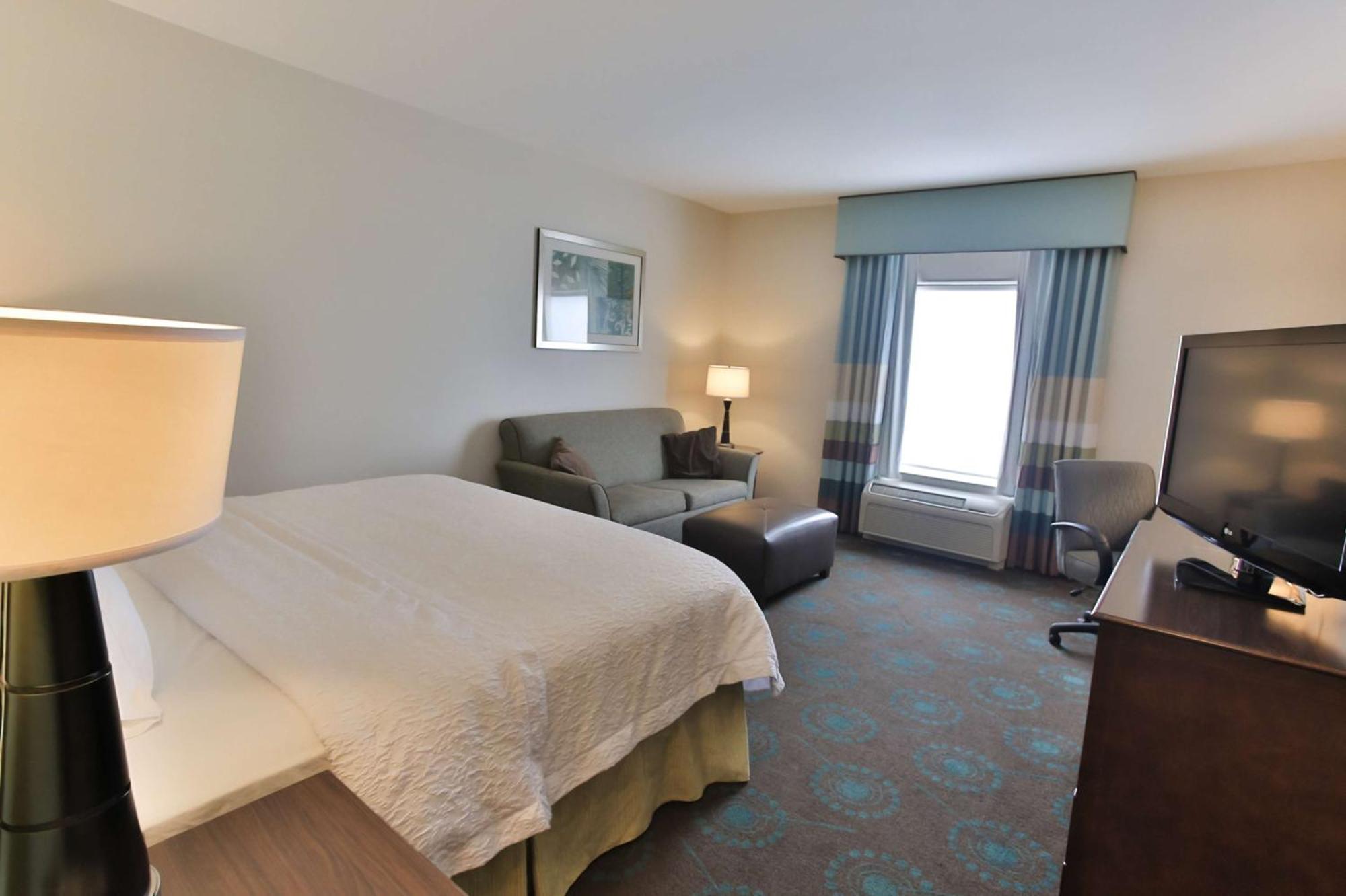Hampton Inn & Suites Middlebury Экстерьер фото