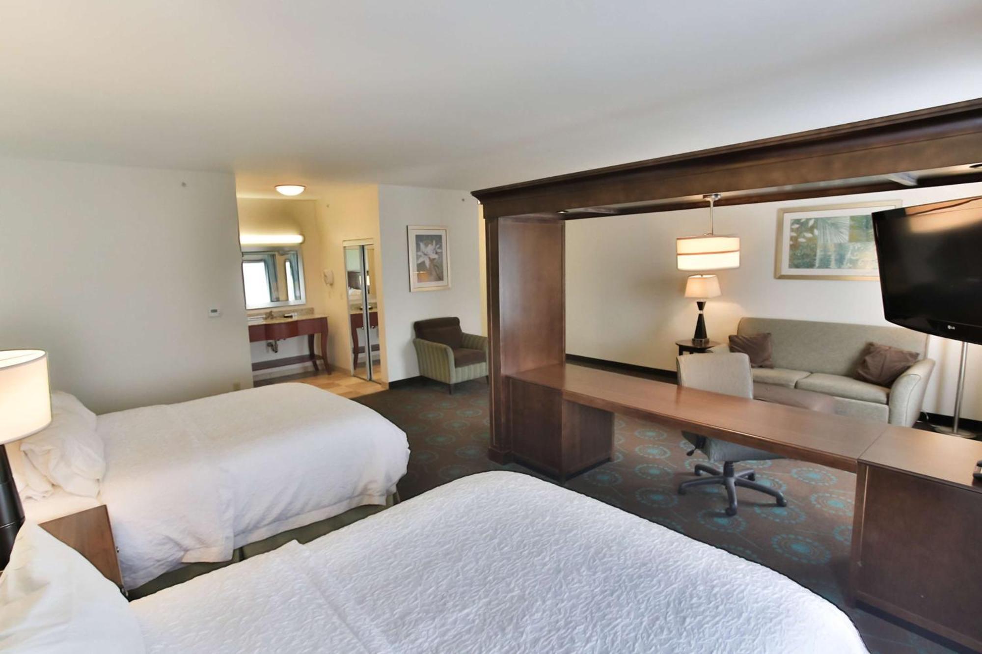 Hampton Inn & Suites Middlebury Экстерьер фото