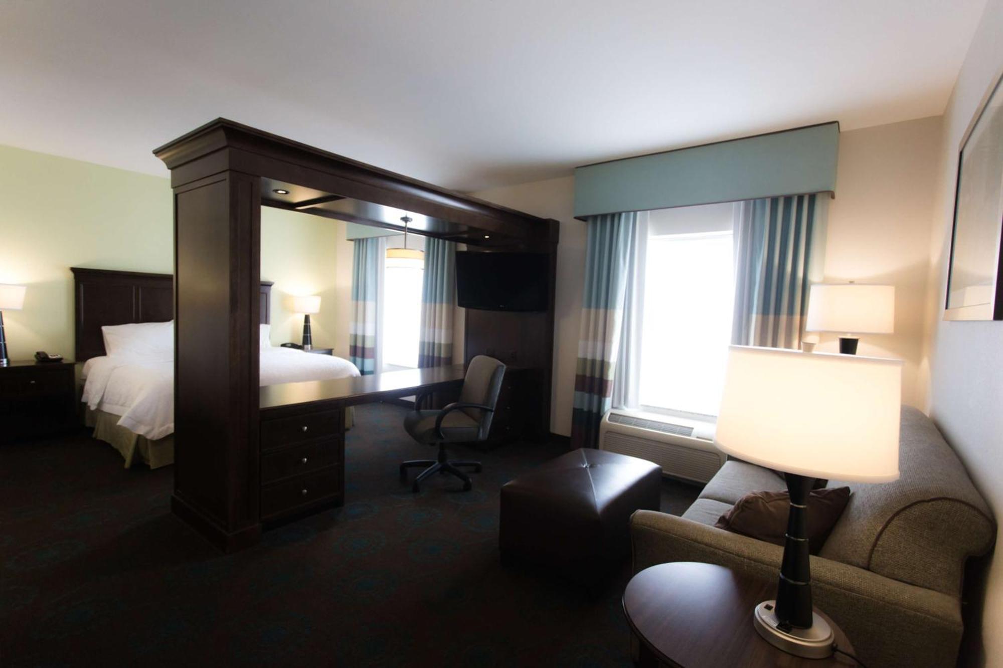 Hampton Inn & Suites Middlebury Экстерьер фото