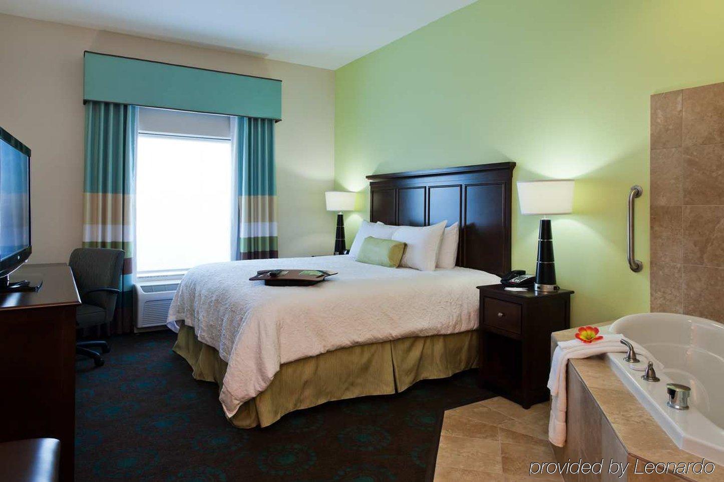 Hampton Inn & Suites Middlebury Номер фото
